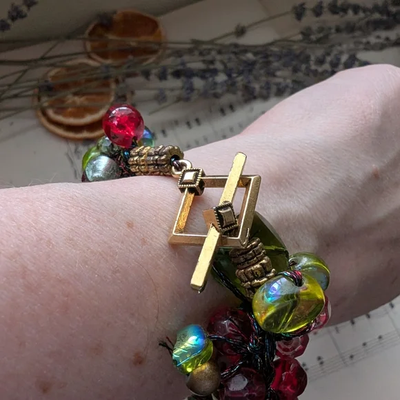 Colorful Beaded Bracelet - Picture 3 of 11